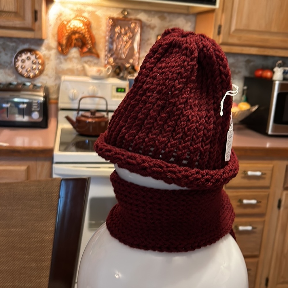 Beautiful Girl’s Handmade knit Burgundy Hat and scarf with Pompoms ends scarf - Picture 2 of 9